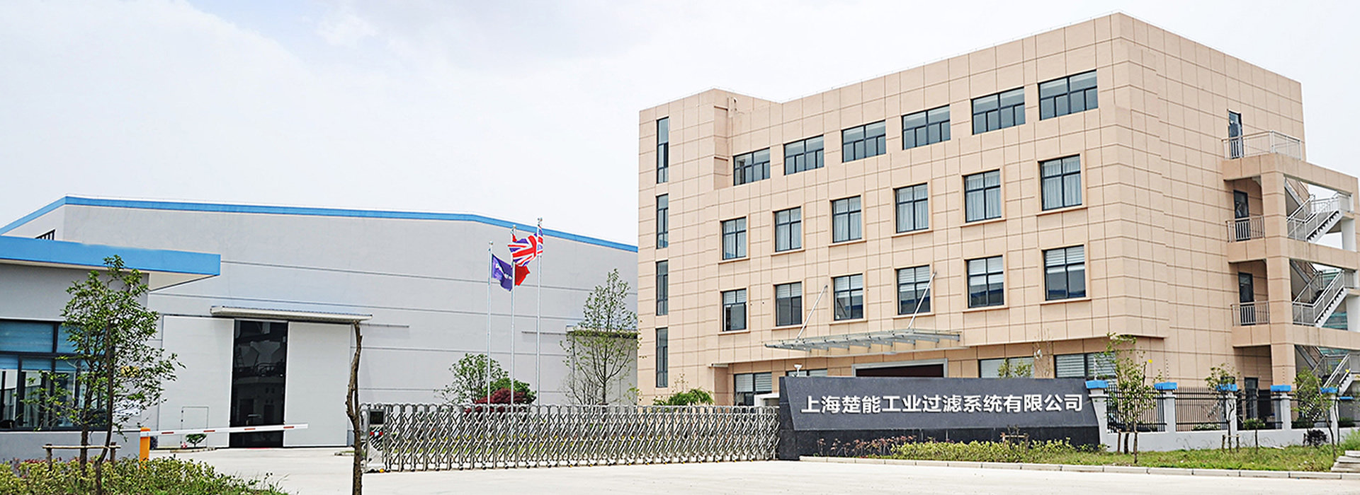 全自動(dòng)自清洗過(guò)濾器通過(guò)高效的機(jī)械式刮除方式，將濾元表面積累的顆粒雜質(zhì)自動(dòng)清除